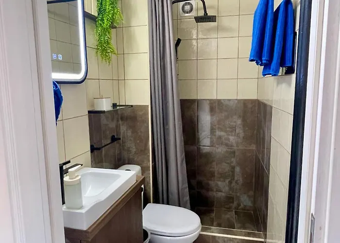 3 Vis-a-vis - Gara De Nord