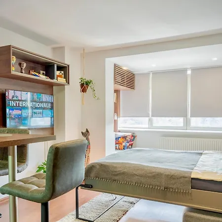 3 Vis-a-vis - Gara De Nord