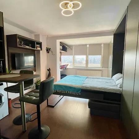 3 Vis-a-vis - Gara De Nord Bucureşti