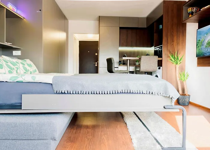 3 Vis-a-vis - Gara De Nord Bucharest